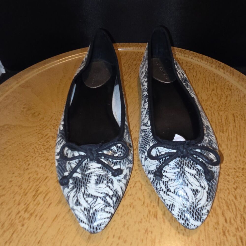 Tahari Women’s 8.5 Black White Floral Ballet Flats Bow Pointed Toe Shoes